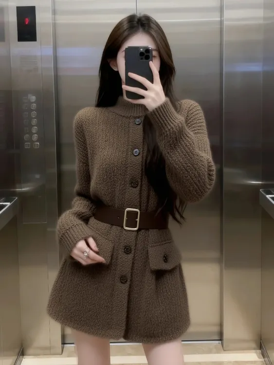 美拉德棕色高领毛衣女冬季穿搭高级感巨好看软糯气质收腰显瘦外套
