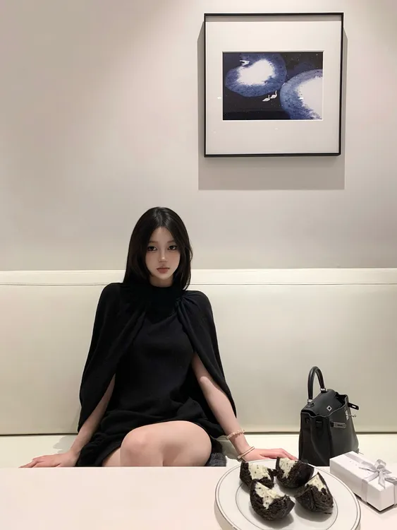 2025秋季新款小众设计感气质半高领斗篷上衣配显瘦短裤两件套装女