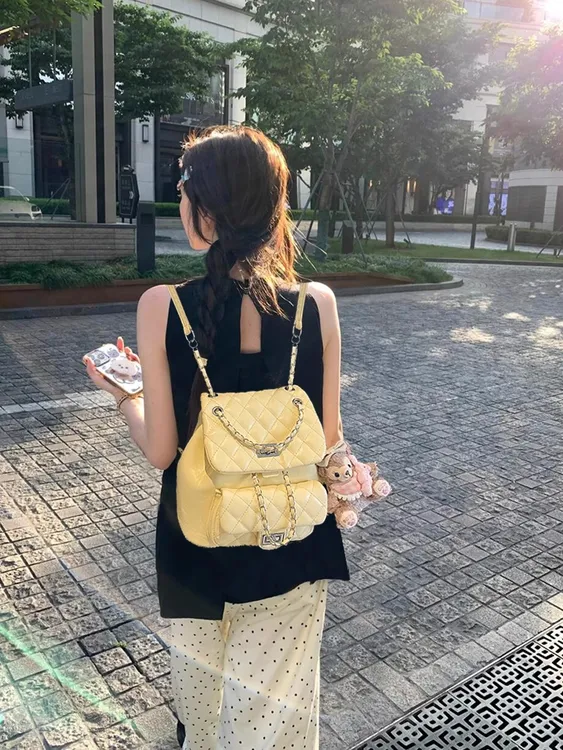 黄色轻便双肩包包女士2025新款夏季百搭小众高级感超火链条小背包