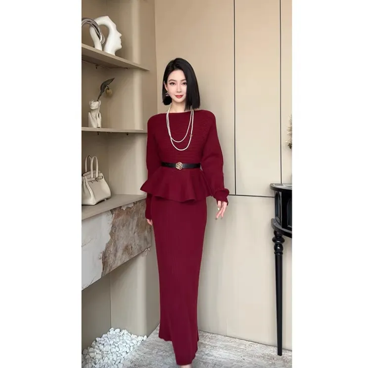 2025秋冬针织坑条肌理收腰伞摆上衣 ➕半裙 2件套