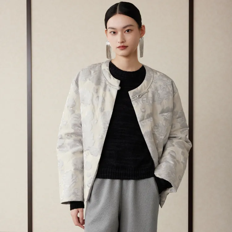 【硕朵】冬款浮雕提花白鹅绒羽绒服女新中式国风盘扣外套