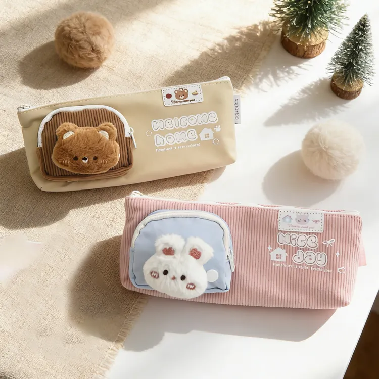趣味毛绒可爱卡通毛绒玩偶小熊三角笔袋中小学生便携文具盒收纳袋