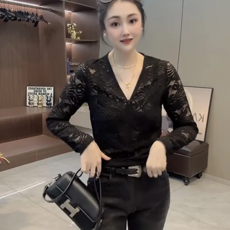 盘高级感v领植绒蕾丝长袖打底衫女秋季洋气修身时尚上衣