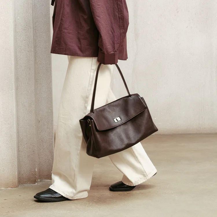 AVALEA葳里 头层植鞣牛皮邮差腋下包大号 慵懒风手提单肩女包C423