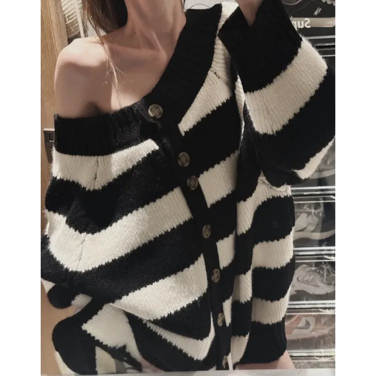 早秋韩系慵懒风条纹黑白正反两面穿毛衣开衫~温柔外套  82042