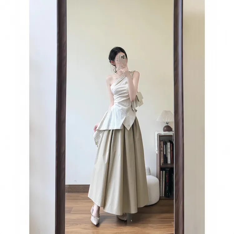 夏季女装套装2025新款法式不规则斜肩条纹吊带上衣高腰显瘦半身裙