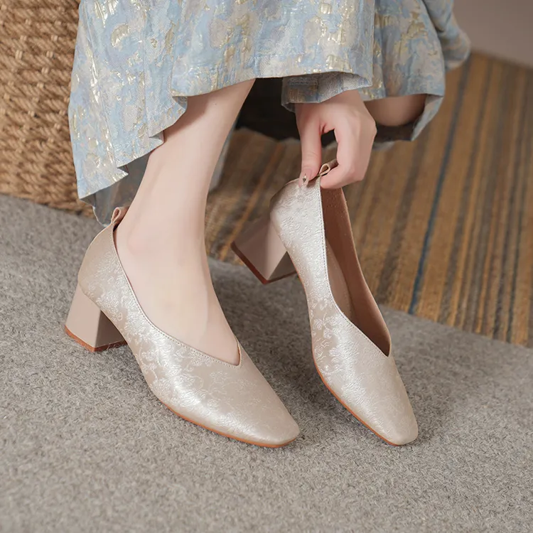 新中式洋气鞋子方头女平底浅口软底单鞋妈妈舒适新中式女鞋旗袍