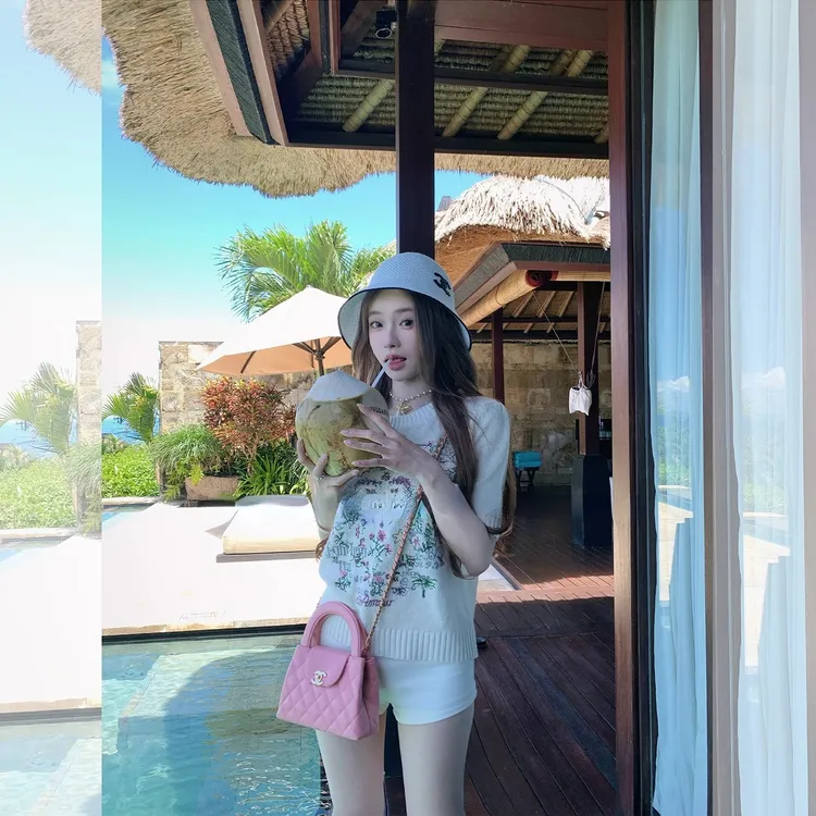 夏季新款小香风气质高级感重工设计花卉刺绣短袖上衣气质高级圆领