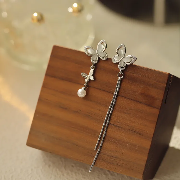 合金仿珍珠耳饰 轻奢小众不对称蝴蝶耳钉气质超仙耳环女优雅时尚