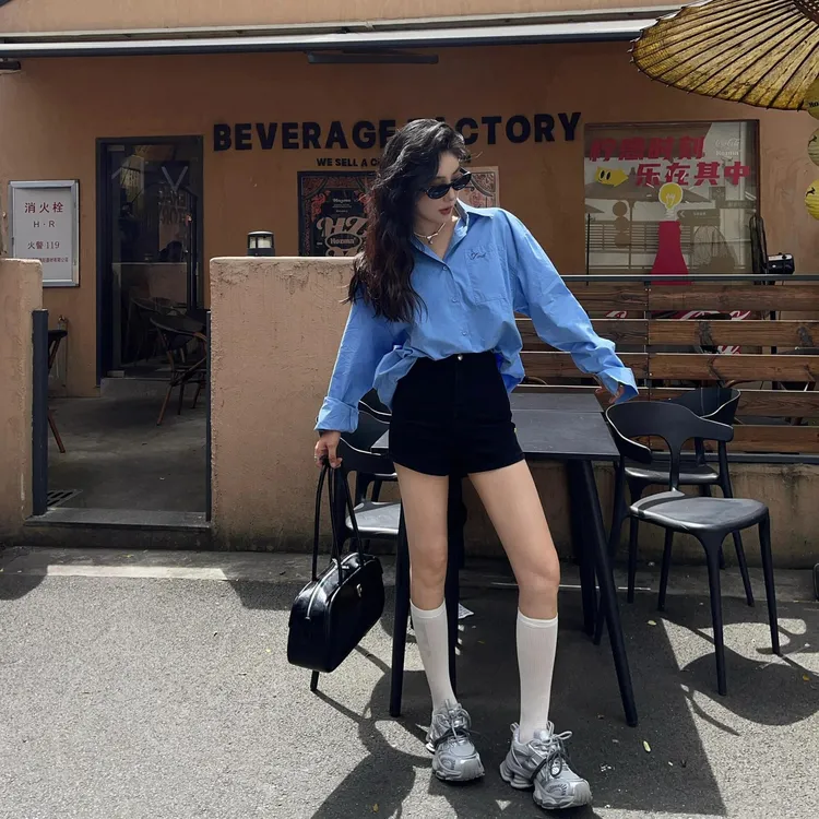 慵懒风蓝色衬衣外套女2025年春秋夏宽松中长款复古纯色长袖衬衫潮