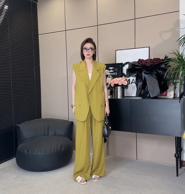 DM 缤纷糖果   高级设计休闲两件套糖果色时尚大马夹+阔腿裤显瘦