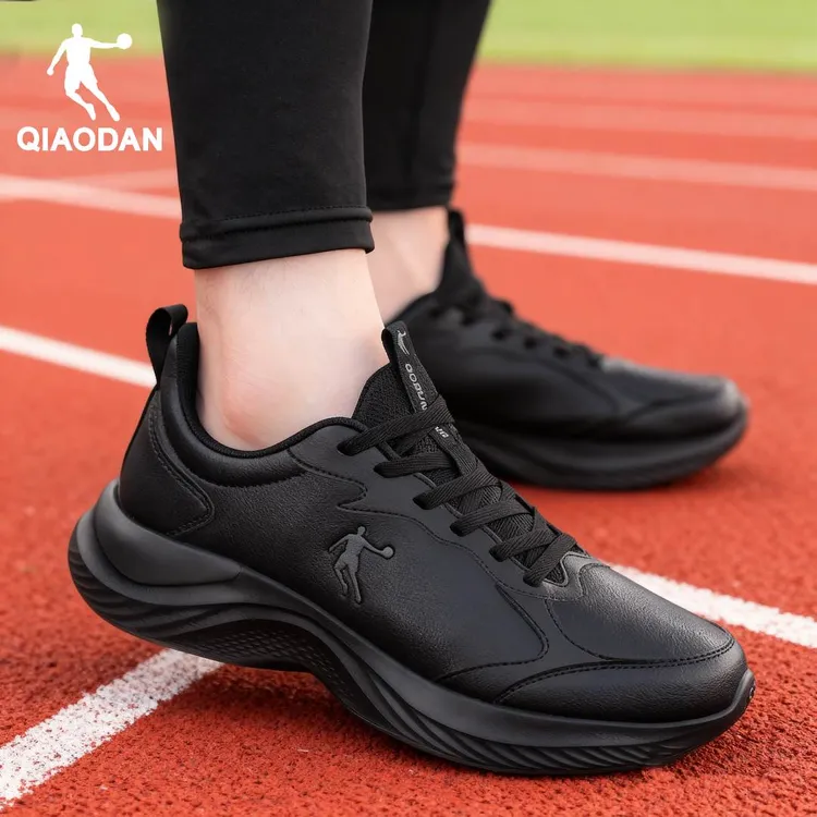 乔丹纯黑色跑鞋男鞋运动鞋男款皮面防水官方旗舰百搭休闲运动鞋男