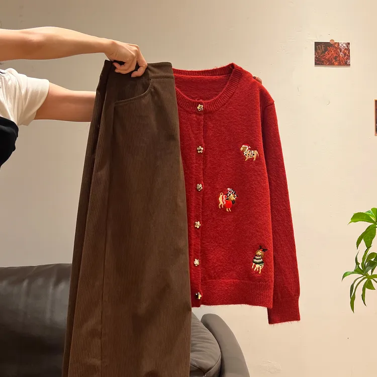 夏珍巨好看的两件套冬装女宽松新年红色毛衣外套美拉德高腰半身裙