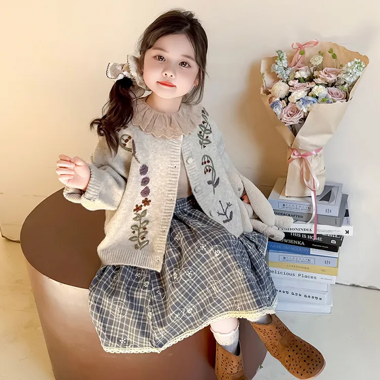 女小童秋装复古风刺绣毛衣开衫2025新款儿童韩系女宝宝休闲外套潮