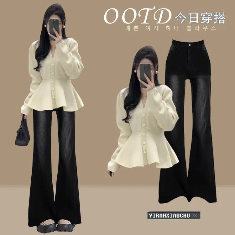 秋冬气质穿搭女2025新款时尚收腰设计感毛衣高腰牛仔微喇裤两件套