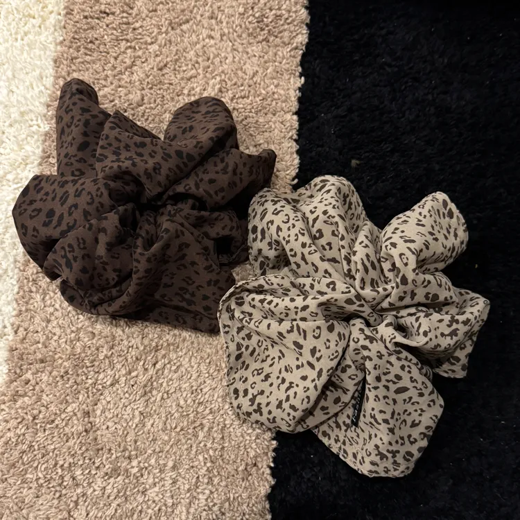 【又野又乖】纯欲yu氛围感豹纹大肠发圈超大显脸超小嘟～可扎低马尾