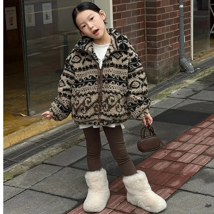 韩版童装2025秋冬新款儿童费尔岛摇粒绒上衣小女孩加绒羊羔毛外套