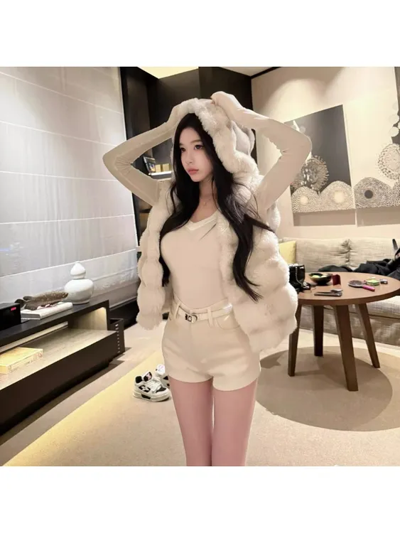 网红*典藏私服*近期爆问的吐司包灰白连帽环保皮草马甲女毛毛外套