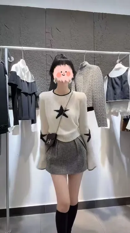 2025秋冬季爆款五角星薄款喇叭袖休闲风针织衫+千鸟格短裙套装潮