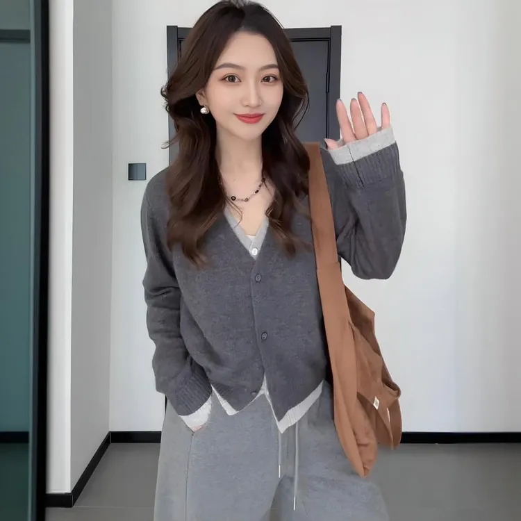 大码针织衫v领假两件毛衣开衫外套女镂女秋冬针织小香风开衫