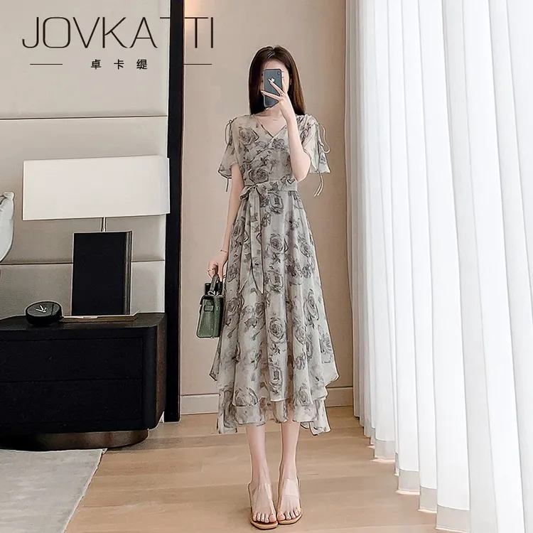 法式V领雪纺碎花连衣裙女2025夏季新款收腰中长款显瘦气质a字裙女