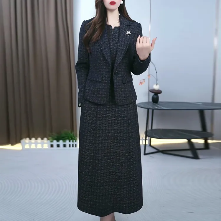 格纹轻奢简约气质穿搭一整套女2025秋季新款修身显瘦连衣裙两件套
