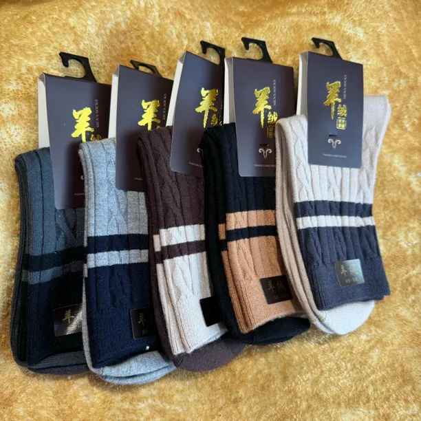 保暖柔软亲肤羊毛绒面中筒袜加厚男士冬季保暖男款防臭款袜子秋冬