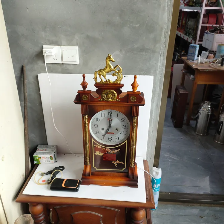 高度六十七厘米左右的机械马头钟八十年代正常使用三个月质保