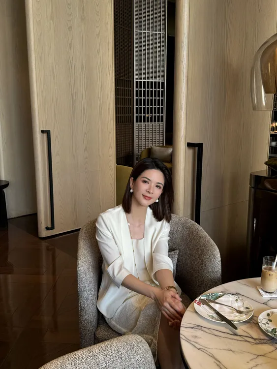 ANGELIAORIGINAL智简美学 醋酸高级感显瘦百搭短款西装外套＃659