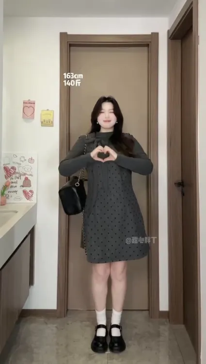 韩系波点背带连衣裙蝴蝶结打底小衫两件套秋冬新款时尚减龄显瘦