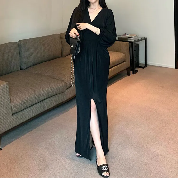 法式气质轻奢高级感收腰V领灯笼袖连衣裙女秋季新款修身显瘦长裙