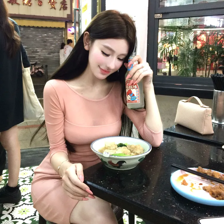 WW定制「桃影粉黛」显瘦气质轻奢修身收腰女神法式小众设计感连衣裙