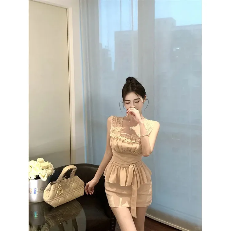 蕾丝拼接绑带修身方领无袖上衣女夏季纯欲风套装包臀半身裙两件套