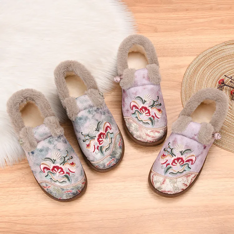 冬季老北京布鞋女棉鞋绣花民族风妈妈鞋加绒加厚一脚蹬老太太毛靴