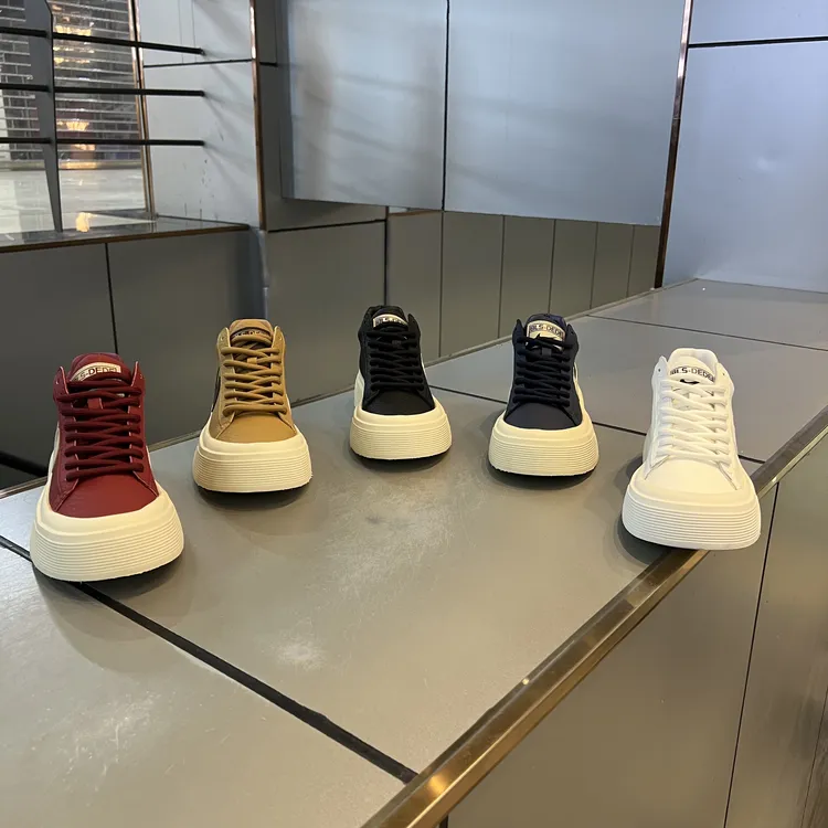 秋季轻便厚底大头男鞋潮鞋设计休闲鞋底帮时尚百搭软皮面搭配款