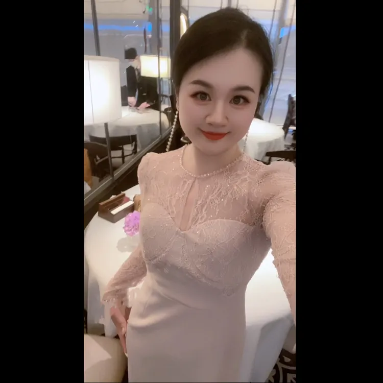 魅鹊【带胸垫】52252 法式浪漫粉色蕾丝修身显瘦连衣裙