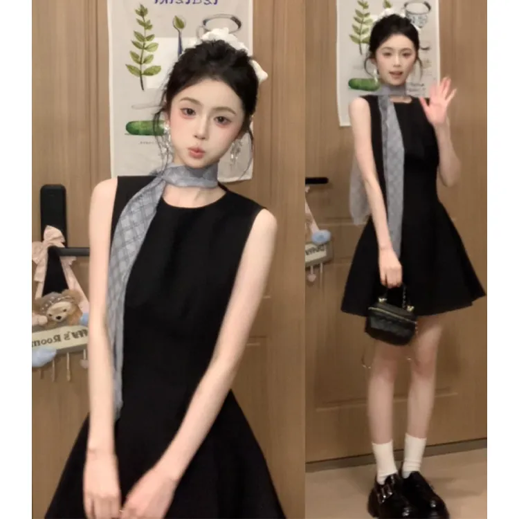 韩系氛围感赫本风黑色收腰无袖连衣裙女夏季时尚高级感短裙子