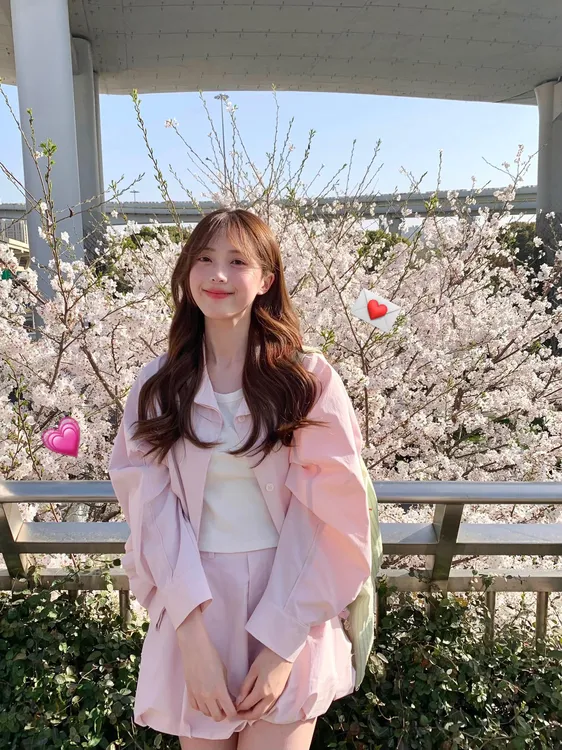 2025春夏新款超好看独特漂亮减龄小香风粉色衬衫女休闲短裤两件套