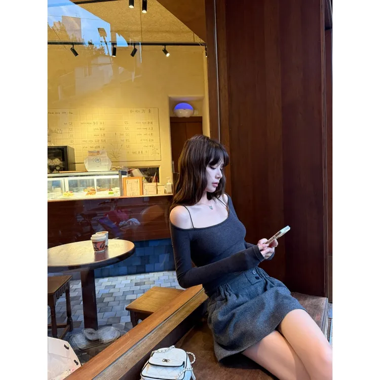纯欲风长袖T恤女秋季新款设计感小众露肩吊带打底衫灰色半身短裙