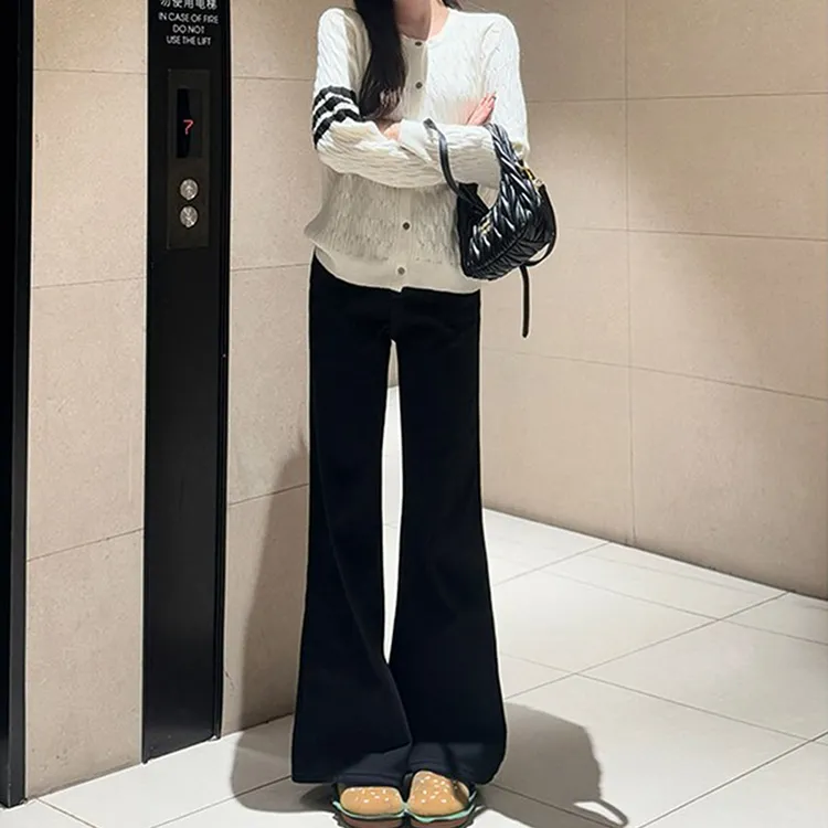 黑色不贴腿微喇牛仔裤女秋冬加绒2025新款小个子高腰显瘦喇叭裤子