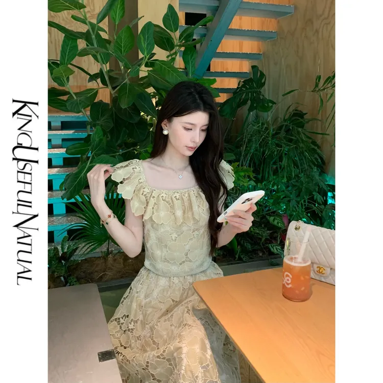 KUN【醉棠】明媚色彩 重工镂空浮雕绣花奶油黄方领荷叶边裙摆套装