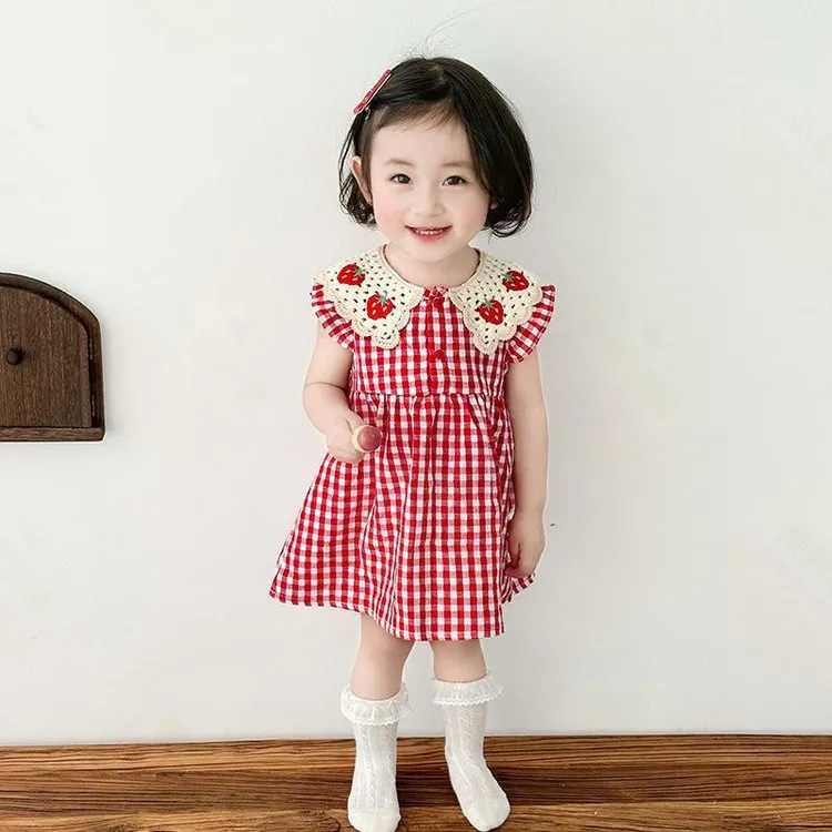 格子连衣裙2025新款夏季宝宝韩版夏装女童无袖花边领草莓裙子