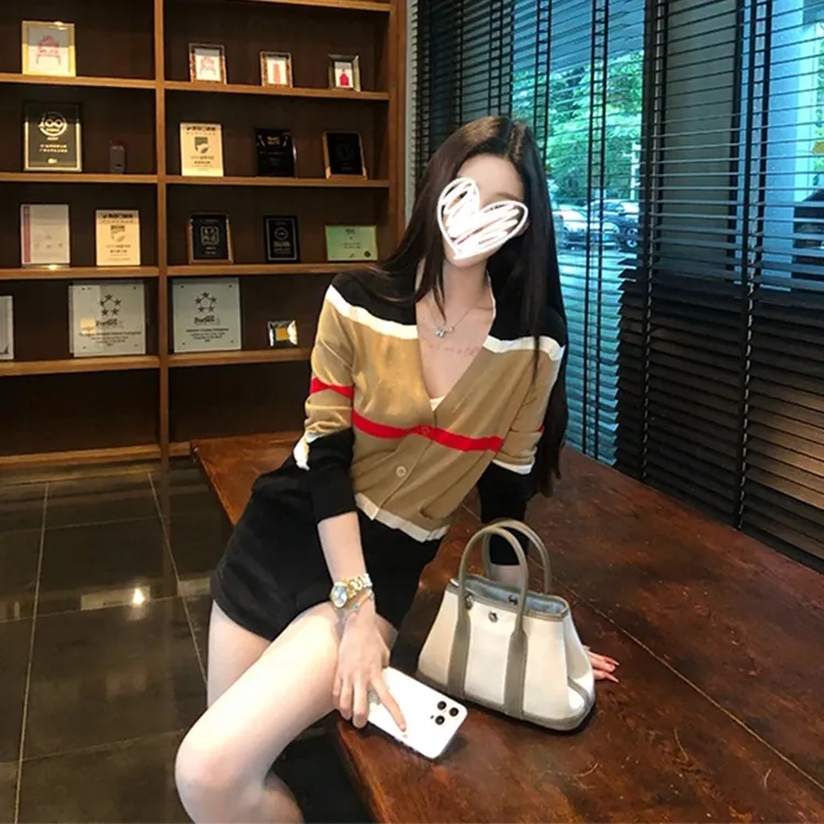 美式复古V领撞色条纹长袖针织衫女装早秋修身显瘦开衫薄款上衣服