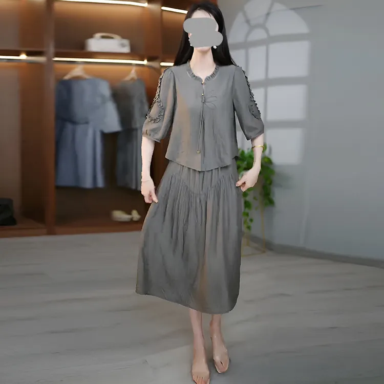 高端连衣裙女2025夏季新款妈妈显瘦遮肉假两件时尚气质高级感裙子