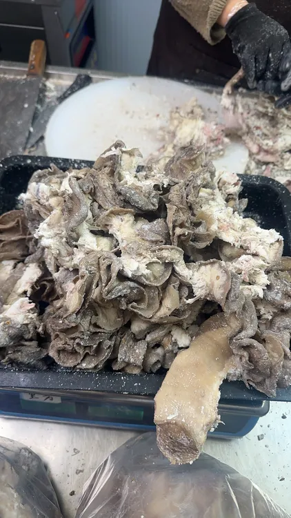 河南本地牛盘肠（五香带油）全熟的直接吃，需要冷冻