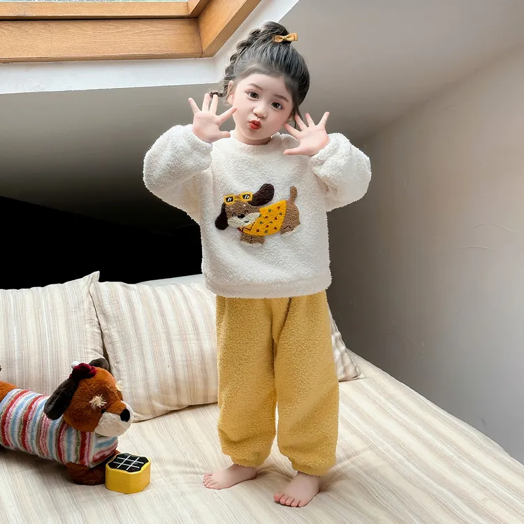 儿童睡衣珊瑚绒秋冬季2025新款法兰绒女宝宝可爱卡通小狗保暖套装
