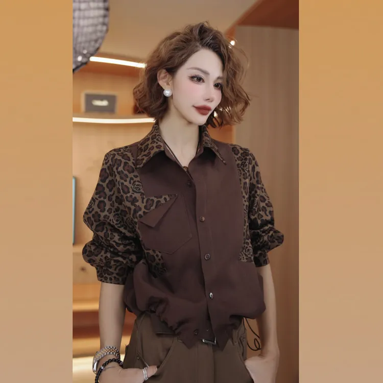 七奈 「时夜」法式时尚豹纹拼接合身翻领衬衫QN13754