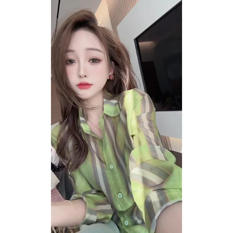 2025春夏季新款绿色衬衫时尚百搭休闲显瘦条纹设计感衬衣气质女士