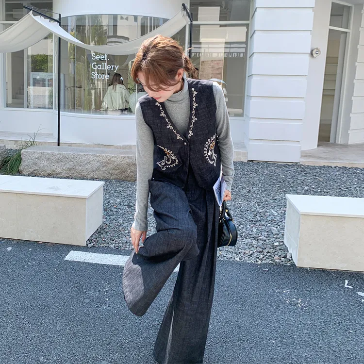 小众设计感刺绣马甲打底衫阔腿裤2025春秋新款简约通勤ins风套装