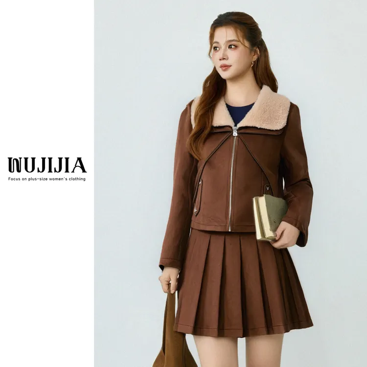 五季家大码新款翻领设计咖色羽绒上衣+咖色百褶裙两件套ZL114077